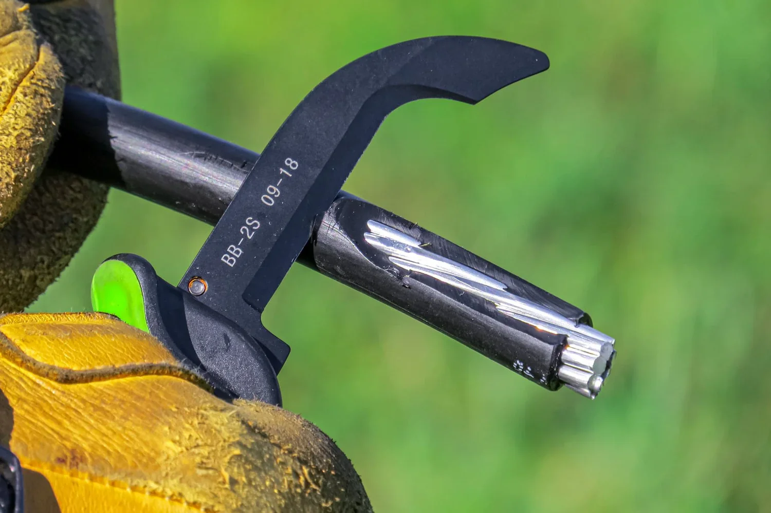 BrushBlade™ Safety Blade Lineman’s Knife - Image 4