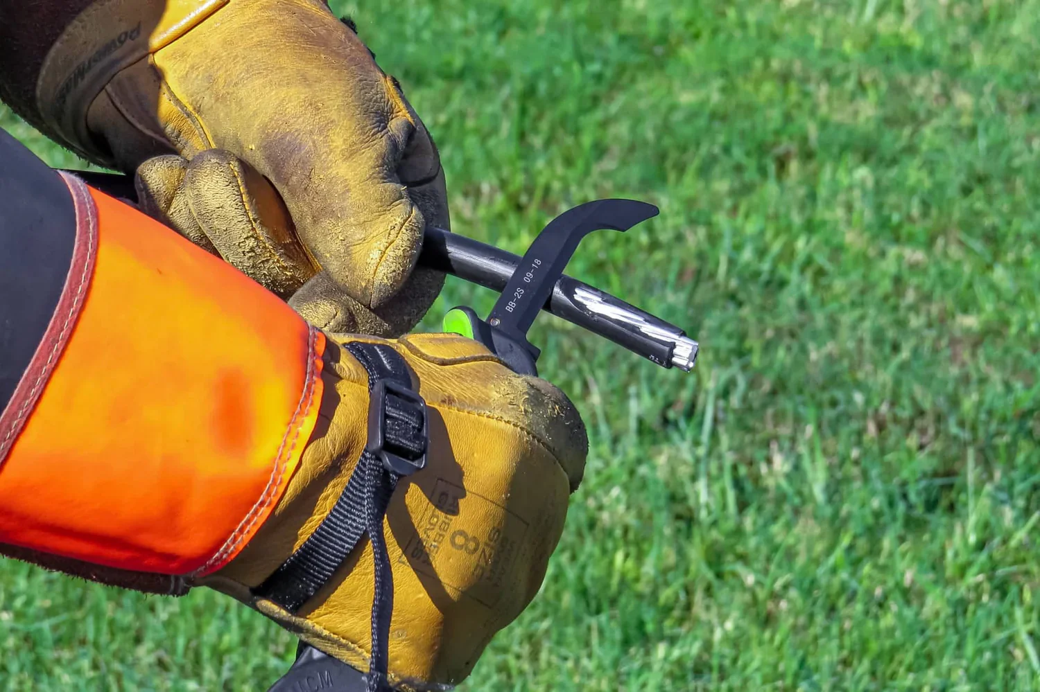 BrushBlade™ Safety Blade Lineman’s Knife - Image 5
