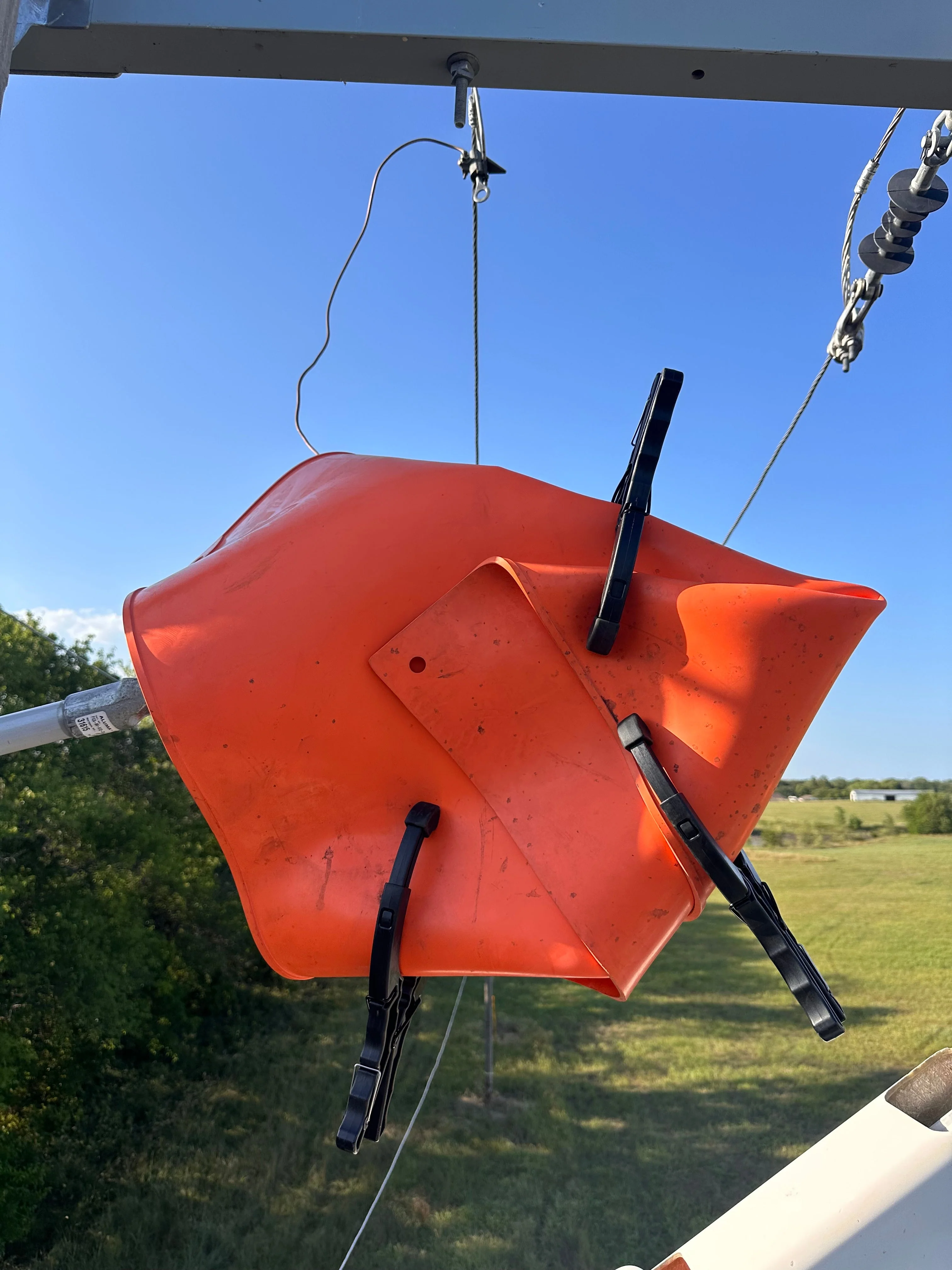 Extendable Blanket Clamp - Image 4