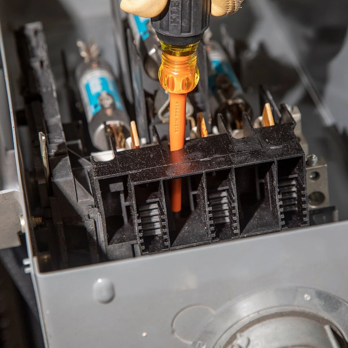 Klein 6926INS Slim-Tip 1000V Insulated 1/4-Inch Cabinet Screwdriver, 6-Inch Shank - Image 8