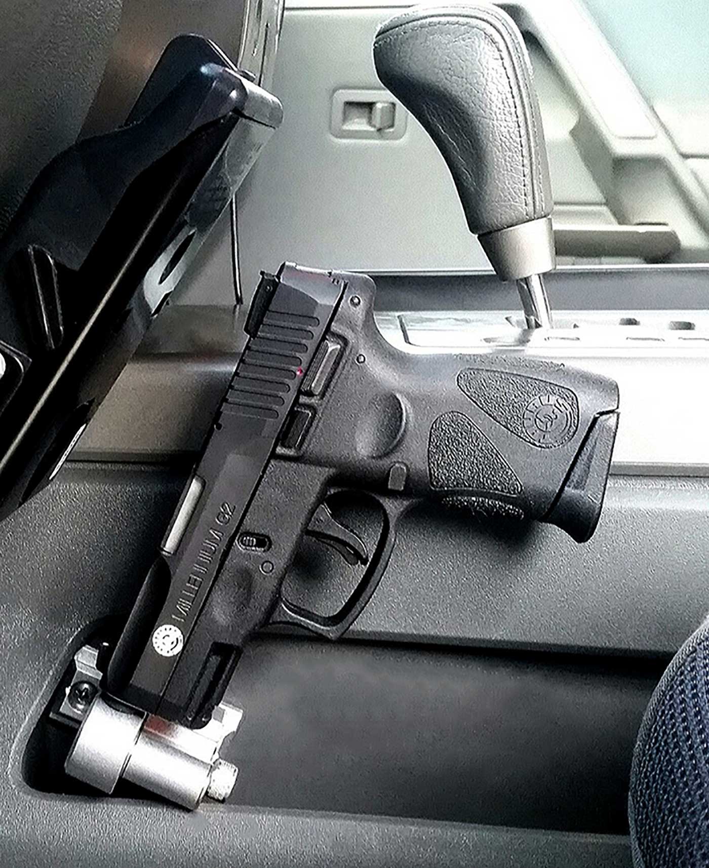 Madhouse Designs Single Pistol Mount w/ 9mm Pin - Image 2