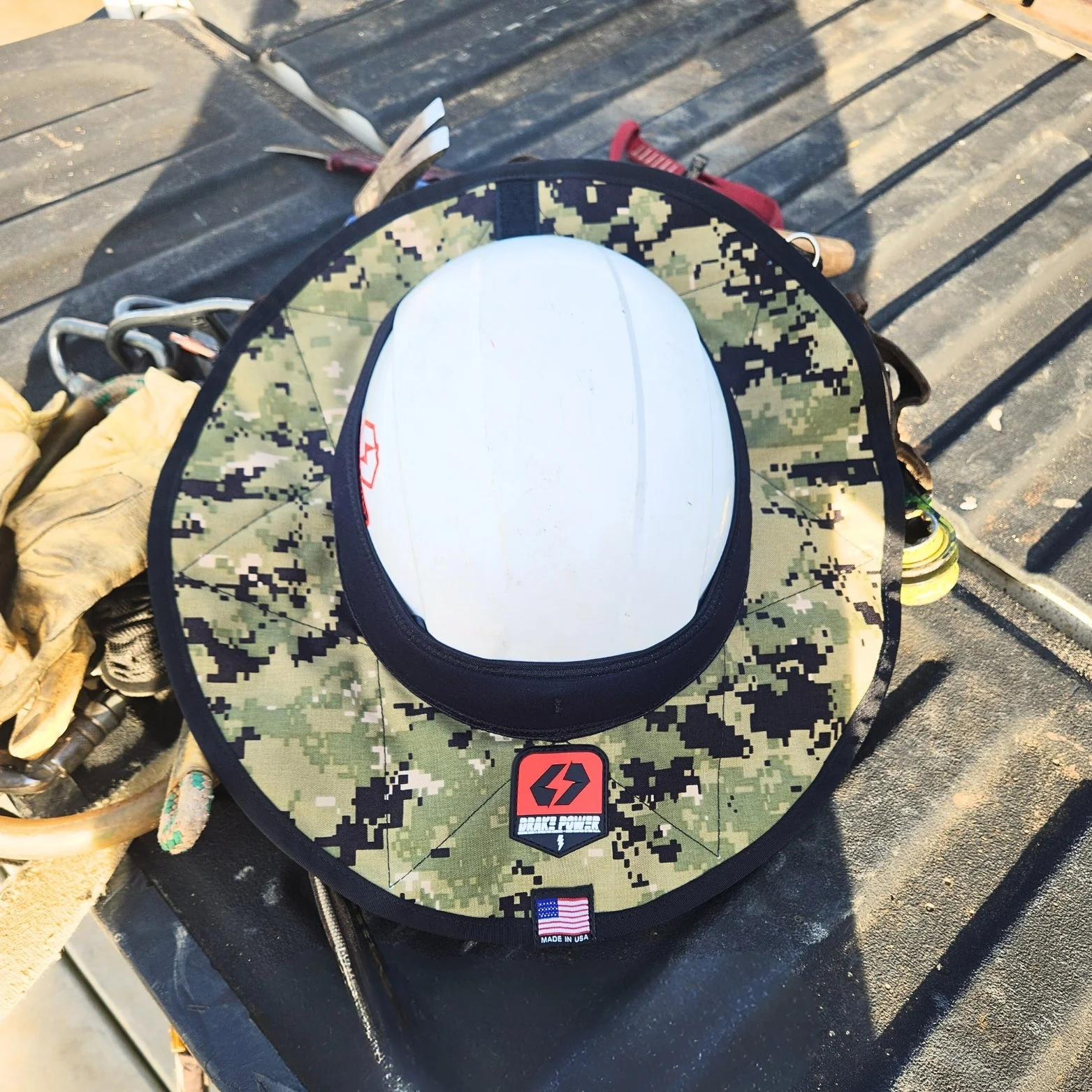 SUN SHADES - Image 11